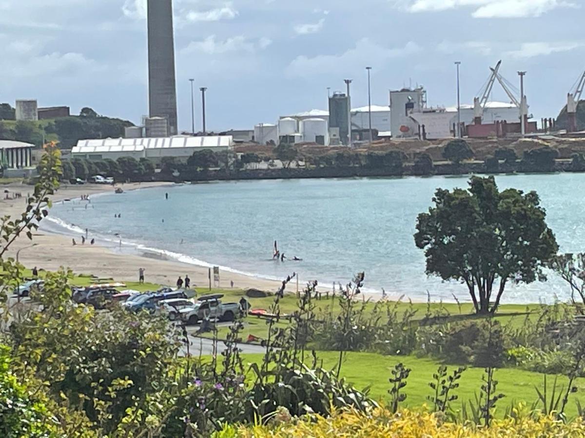Sea Views Walk To Beaches ニュープリマス エクステリア 写真